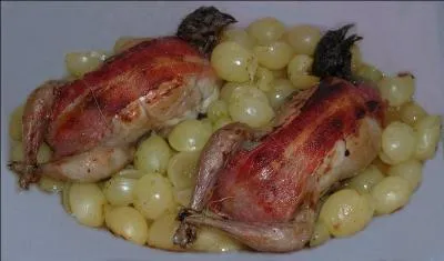 Le raisin intervient dans de nombreuses recettes culinaires. Nomme le plat représenté.