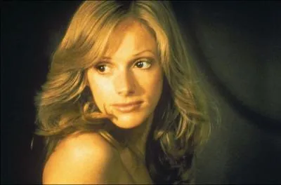 C'est en 1976 que paraît "Josey Wales, hors-la-loi" : c'est la première collaboration avec la ravissante Mademoiselle Locke, qui deviendra sa compagne pendant 10 ans. Quel est son prénom ?