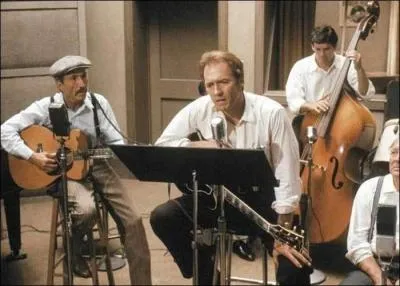 "Honky Tonk Man" (1982) est l'un de ses films musicaux et il y en aura d'autres : sur l'image, qui tient la contrebasse ?