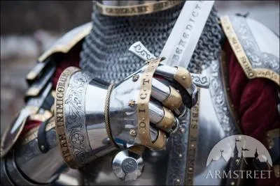 Merci la gueuse. Tu es un laideron mais tu es bien bonne !