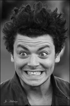 Qui est cet humoriste bien connu des jeunes ?