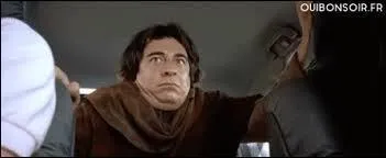 Dans quel film de la saga "Les Visiteurs", Jacquouille la Fripouille vomit-il sur les chaussures de Jean-Pierre en sortant d'une voiture ?