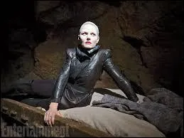 Que fait Emma en retour ?