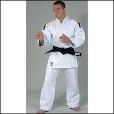 Au judo, comment s'appelle la tenue portée par un judoka ?