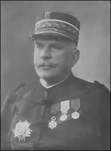 Comment s'appelait le généralissime français le 4 août 1914 qui envoya des troupes directement en Belgique ?