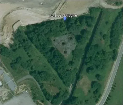 Quel est le dernier fort ayant capitulé dans la position fortifiée de Liège ?