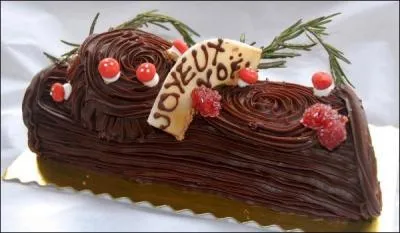 C'est un peu de raki que j'ai choisi pour aromatiser notre dernière bûche. Quel parfum va-t-il dégager ?