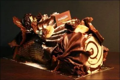 Voici une bûche à la banane et au chocolat aromatisée au Malibu, vous apprécierez son léger parfum de....