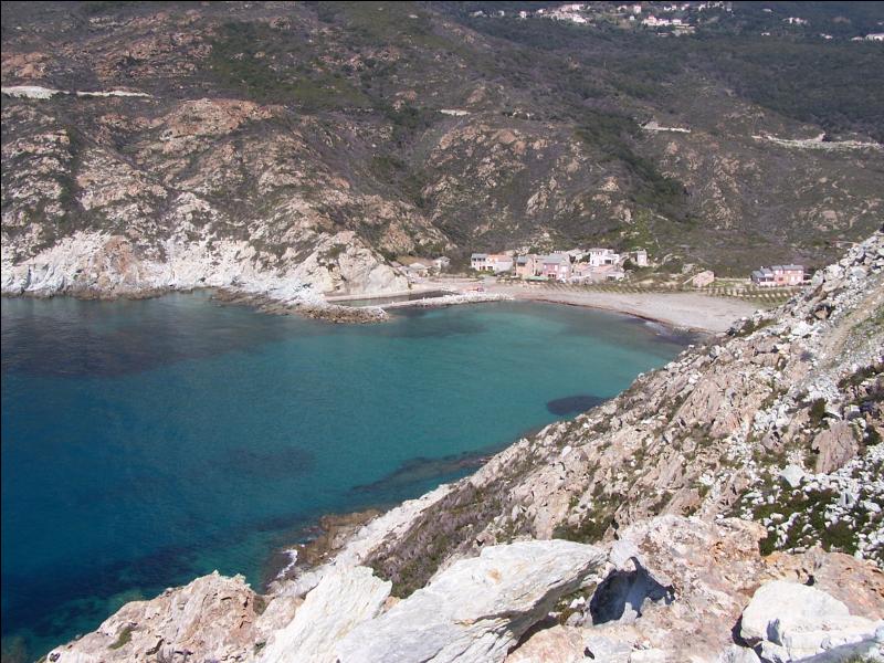 Parmi ces villages, lequel se situe le long du Cap Corse ?