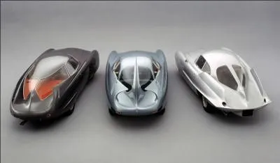 L'année suivante (1956), on recommence avec le modèle qui est au centre de l'image. Quel est son petit nom ?