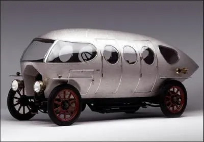 Cet autobus, ancêtre de l'Espace, date de 1914 ! Mais quel nom lui a-t-on donné ?