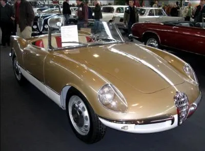 En 1956, le dessinateur Bertone trouvait que Roméo s'ennuyait et lui proposa une compagne. Comment la baptisa-t-il ?