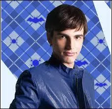 Dans le dernier épisode, Max va-t-il devenir un vampire ?