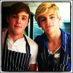 Comment s'appelle son petit frère ?