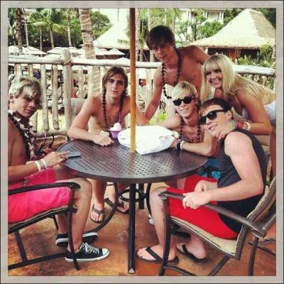 Comment s'appellent ses frères et surs ?