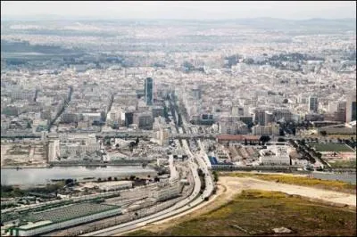 Combien y a-t-il d'habitants environ ?