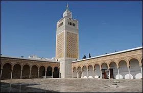 Cette mosquée se situe-t-elle à Tunis ?