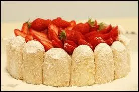 En général, quel est le biscuit utilisé dans la recette d'une charlotte ?