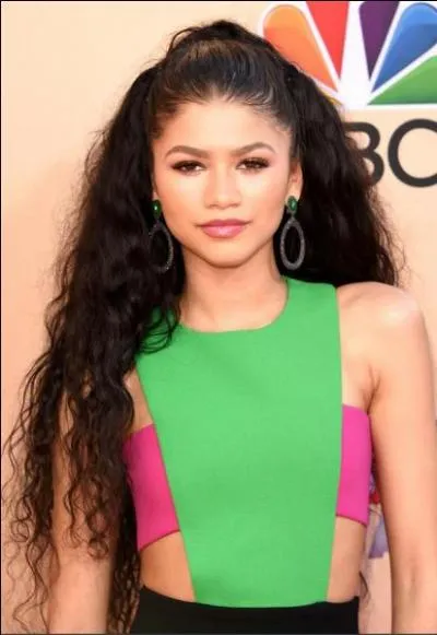 Dans la série "Shake It Up", quel est le prénom de Zendaya ?