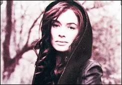 Qui la réveille dans le tome 3 ?