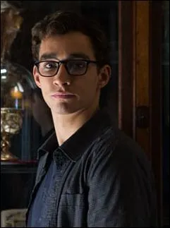 Comment s'appelle le meilleur ami de Clary, amoureux d'elle dans les 3 premiers tomes ?