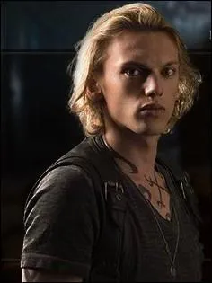 Quel est le nom de famille de Jace ?