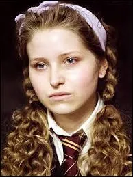 Je suis plutôt futée, même carrément intelligente ! Le soir, j'adore lire des livres aussi épais que mon lit ! Mes parents sont des Moldus, qui suis-je ?