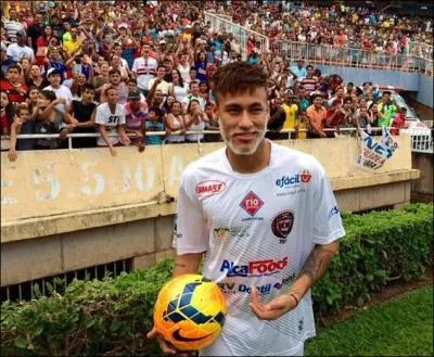 Quel âge a-t-il ? (décembre 2015)