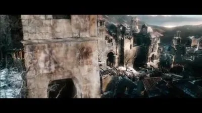 Qui vient en aide aux humains à Dall ?