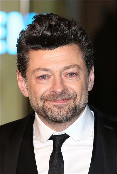 Le rôle de Gollum est joué par...