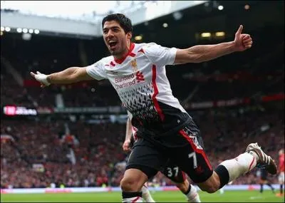 De quel club provient l'attaquant Suarez ?