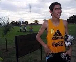 Né le 14 février 1988 à Rosario, Argentine, ce footballeur international argentin est aussi connu sous le nom de « El Ángelito » (le petit ange) ou bien « El Fideo » (le spaghetti).