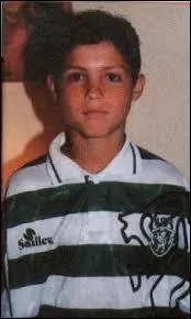 Né le 5 février 1985 à Funchal, sur l'île de Madère, c'est un footballeur international portugais.