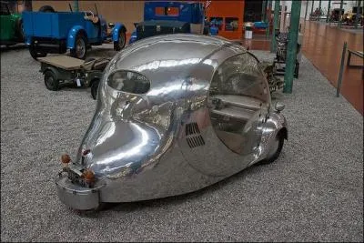 Ce concepteur visionnaire avait déjà pondu un véhicule électrique dès 1942. On luttait en ce temps, dans la Résistance... à l'air. Comme a-t-il appelé celui-ci ?