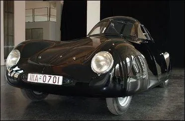 Malheureusement, ce n'est pas avec de tels engins que les Allemands ont fait la guerre. De quelle marque est celui-ci ?