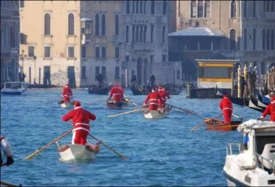 Il est appelé Babbo Natale, trouve l'identité du père Noël !