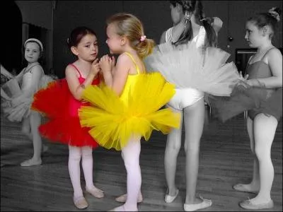 Il chantait "Elle danse Marie, elle danse, elle adore quand ça balance" ?