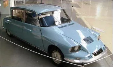 La Citroën 17, projet (heureusement) abandonné en 1967 : ce modèle ne devait-il pas remplacer celui d'une marque rachetée récemment ?