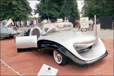 C'est un peu avant l'aube des années 60, en 1957, que naquit la première automobile de "sécurité", la "safety car" de chez ... (Complétez ! )