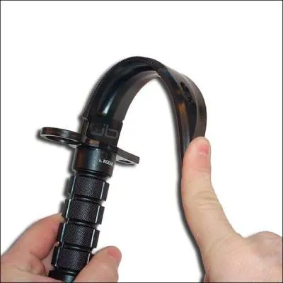 "Vos dames sont bien dépeintes avec leurs habits d'oripeau". Que représente le mot "oripeau" ?