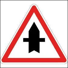 Que signifie le panneau de signalisation présenté sur la photo ?