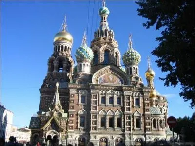 Températures très contrastées (de - 20° C en hiver à 30° C en été), vents violents en hiver, végétation (taïga, prairie, steppe) ! Ces indices font penser à la Russie avec son climat...