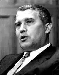 Juin : Wernher von Braun est un ingénieur qui a travaillé sur le développement...