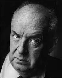 Juillet : Quel est le titre du roman de Vladimir Nabokov racontant les relations amoureuses d'un homme et d'une très jeune fille ?