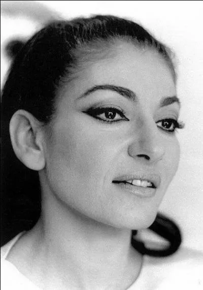 Septembre : La plus grande voix féminine du XXe siècle s'éteint à jamais. Quel était le prénom du compagnon de Maria Callas ?
