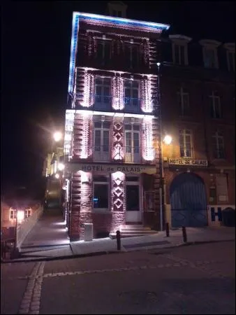Quelle est cette émission culturelle très prisée qui passe quotidiennement sur FR3 et qui offre à ses brillants candidats un week-end au célèbre Hôtel de Calais du Tréport ?