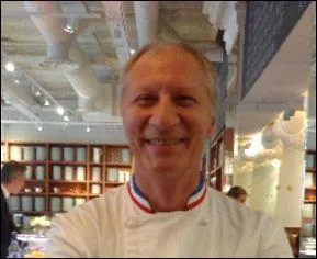 Quel est ce grand cuisinier français, classé meilleur ouvrier de France en 1993 et élevé au grade d'Officier de la légion d'honneur en juillet 2024 qui a débuté dans un restaurant sur les quais du Tréport dans les années 77 ?