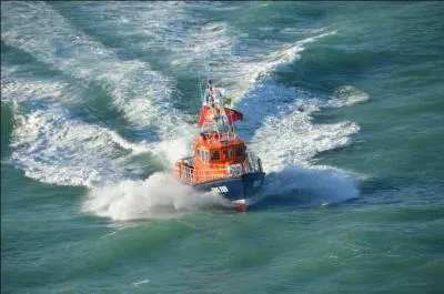 Pour quelle occasion la SNSM (Société nationale de secours en mer) du Tréport représentée par sa vedette "Président Jean-Claude Fortini" fut-elle amenée à sensibiliser le public à la cause des secours en mer ?