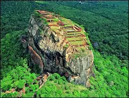 Dans quel pays pourrez-vous admirer le rocher de Sigirîya ?