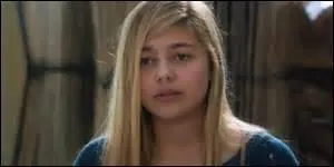 Est-elle blonde ou brune ?